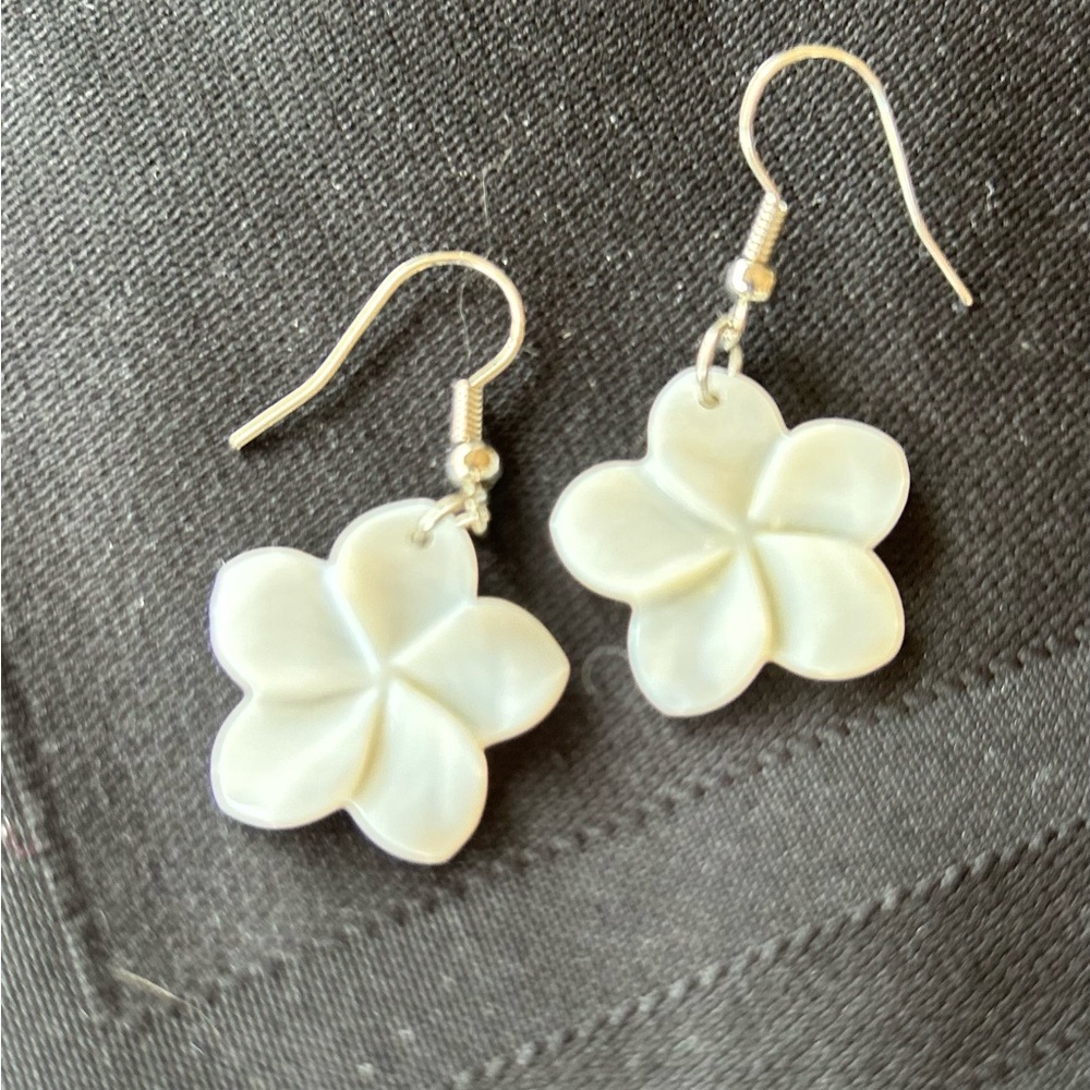 Pretty little ivory colored flower earrings